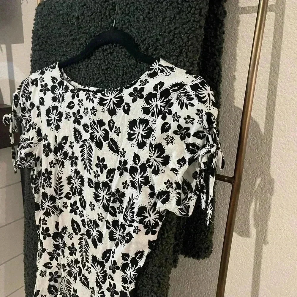 Urban‎ Outfitters Floral Tie Back Mini dress